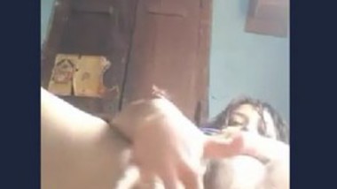 Desi Girl Fingering Her Pussy